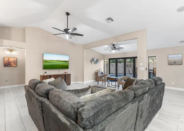 Swim, Golf, Grill & Chill! Group Getaway Holiday home Surprise