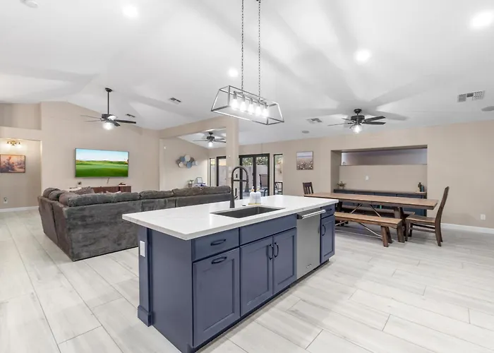 Swim, Golf, Grill & Chill! Group Getaway Holiday home Surprise