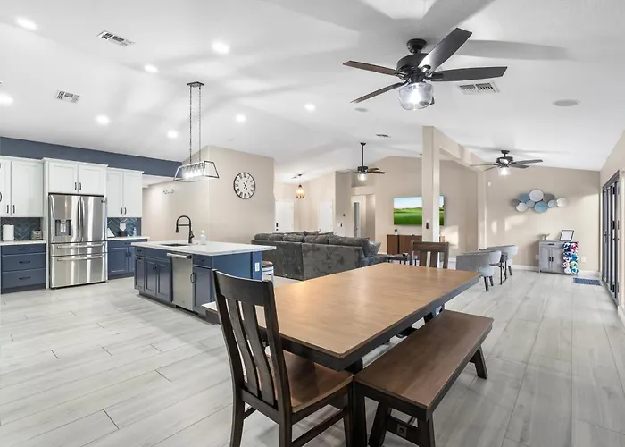 Swim, Golf, Grill & Chill! Group Getaway Holiday home *