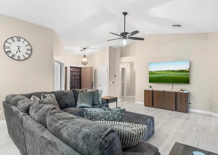 Swim, Golf, Grill & Chill! Group Getaway Holiday home *
