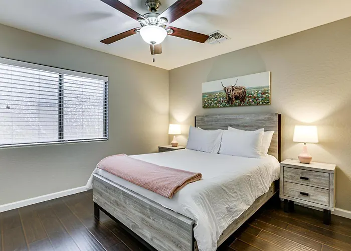 Swim, Golf, Grill & Chill! Group Getaway Holiday home