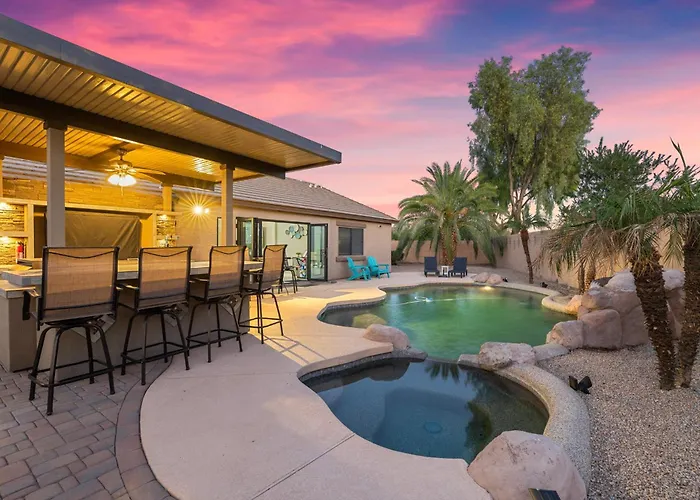 Swim, Golf, Grill & Chill! Group Getaway Holiday home *